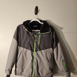 Heavy winter LLBEAN coat Grwy And Black. Fleece Lined Boys 14